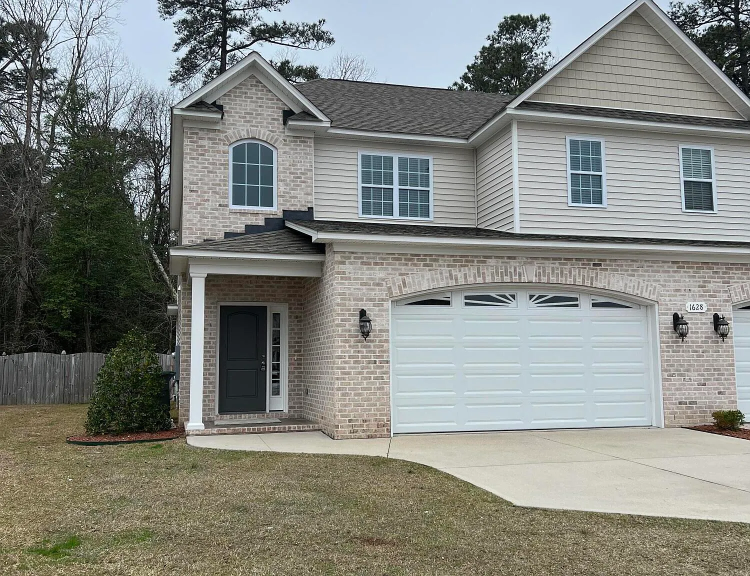 3 bed, 2.5 bath, 1775 sqft, $1,900 — Photo 2