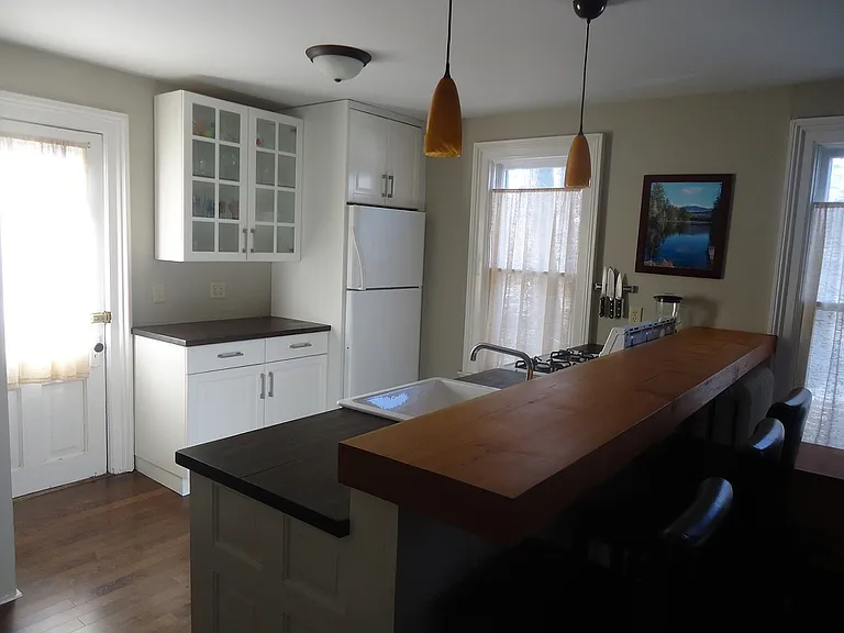 408 N Carroll St — Photo 2