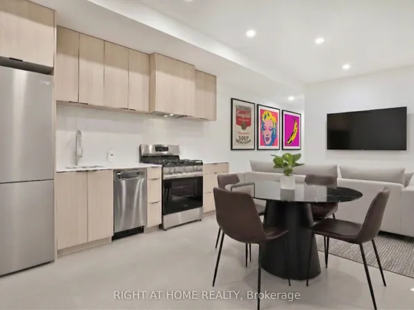 28 Salem Ave #4, Toronto, ON M6H 3C1