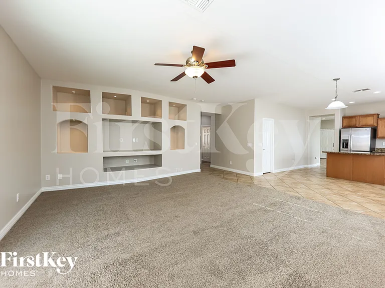 5737 W Pedro Ln — Photo 4