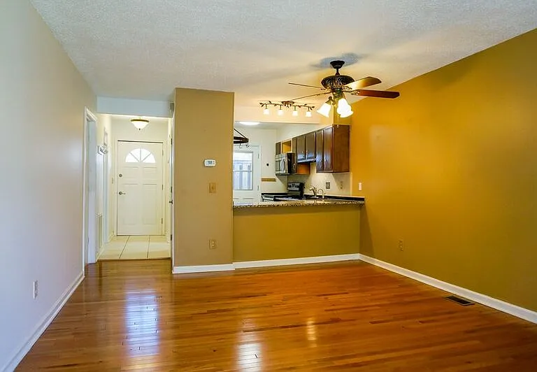 137 Colony Dr — Photo 3
