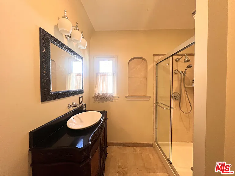 2652 S Bedford St — Photo 16