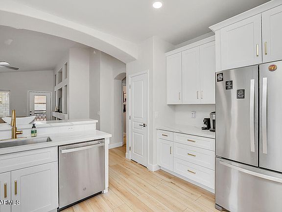 5th image of 5741 E GLADE Avenue