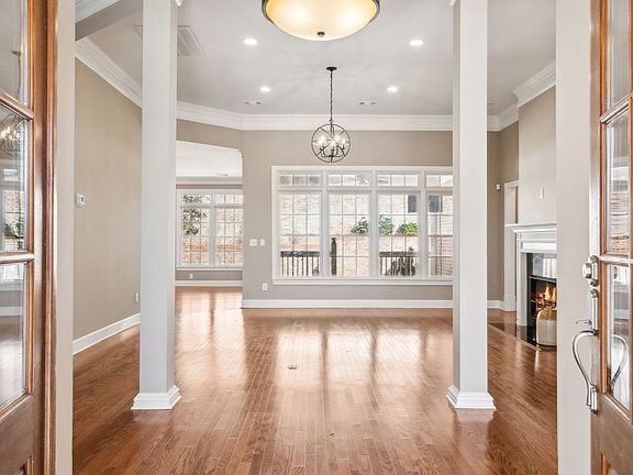 3rd image of 225 King Arthur Cir