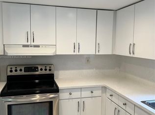 10901 N Kendall Dr APT 212, Miami, FL 33176