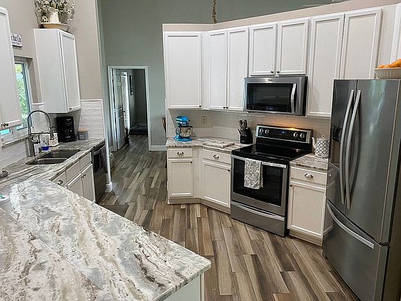 3rd image of 2812 N Miller Dr