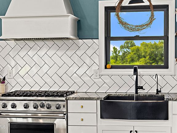 12th image of this home