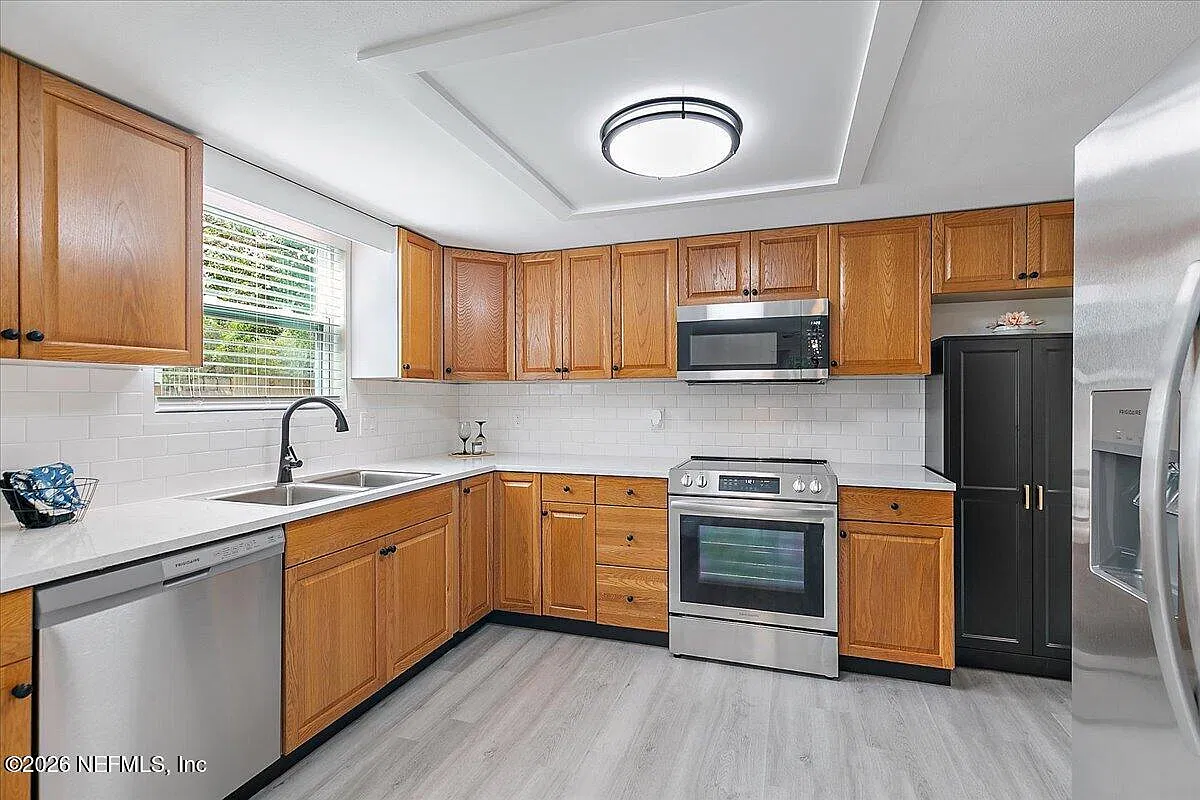2 bed, 1.5 bath, 1321 sqft, $2,300 — Photo 1