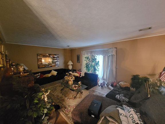 4th image of 3104 Goodwin Dr
