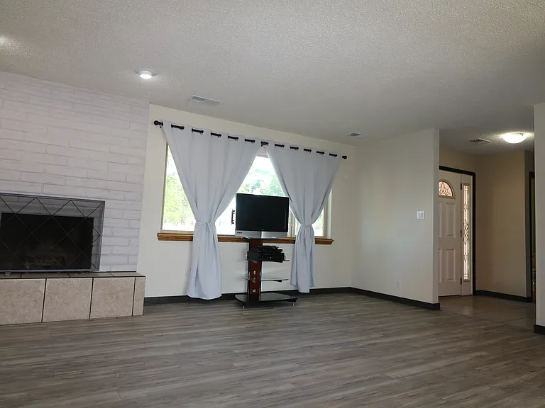 508 Las Marias Dr SE — Photo 8