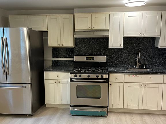 4th image of 408 Holyoke St