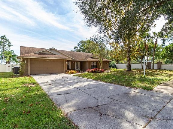 3rd image of 901 Stratford Manor Dr