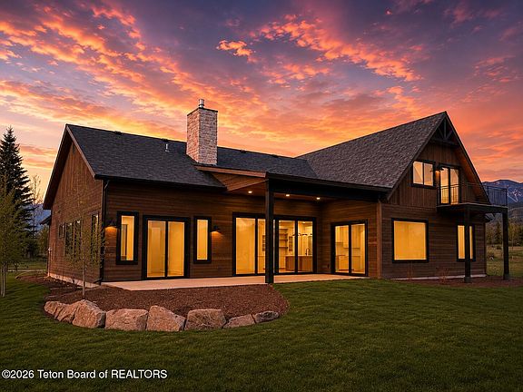 4th image of 371 Desert Fox Ln