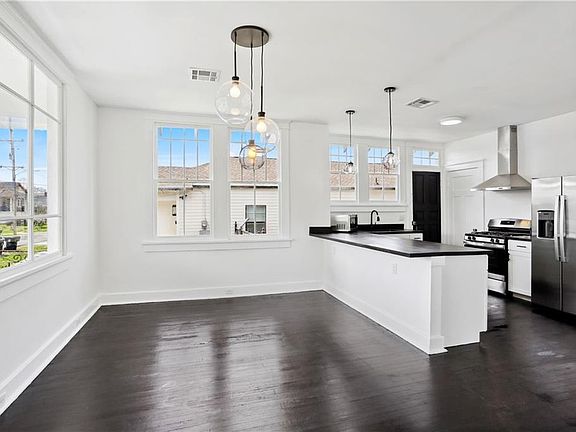 3rd image of 2435 Wisteria St