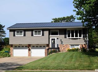 1070 N Academy St, Galesburg, IL 61401