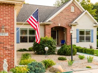 2017 Slade Ln, Mahomet, IL 61853