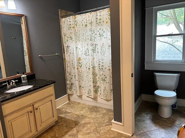 1679 Wade Ave — Photo 12