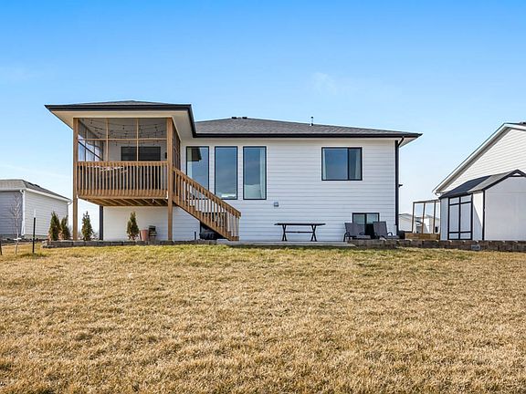 4th image of 313 Creekside Dr SW