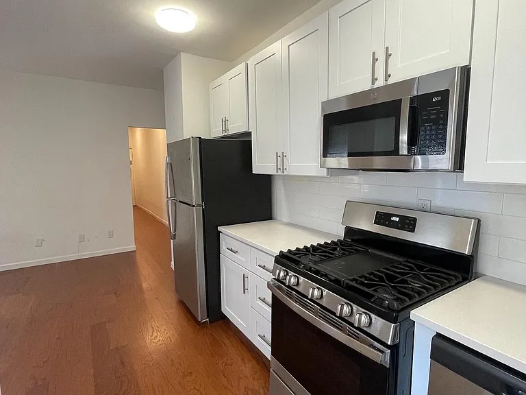 1917 Spring Garden St #2 — Photo 3