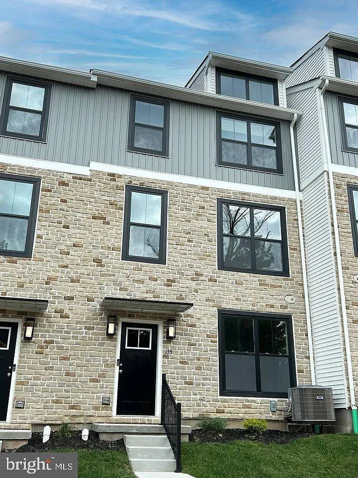 4 bed, 4.0 bath, 1867 sqft, $3,295 — Photo 1