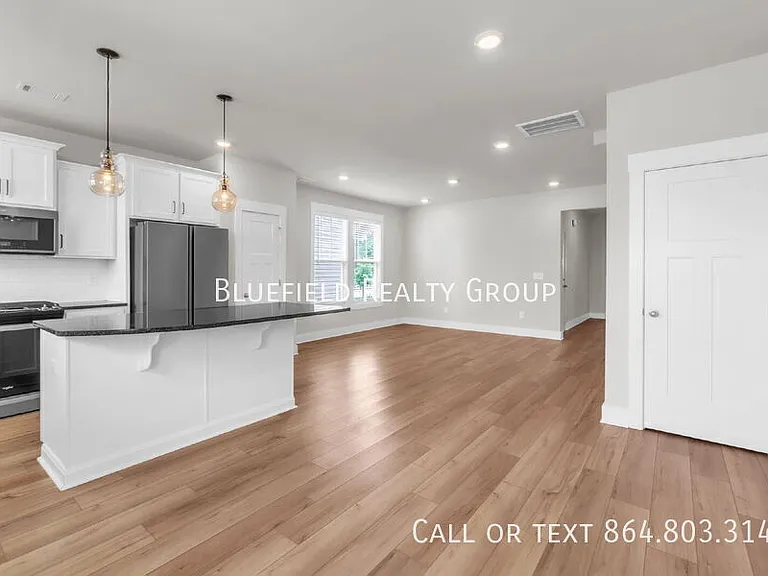 271 Dalmatian Dr — Photo 5