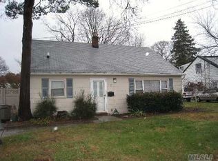 115 Reiss Ave, Massapequa Park, NY 11762