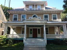 11 Manchester Rd