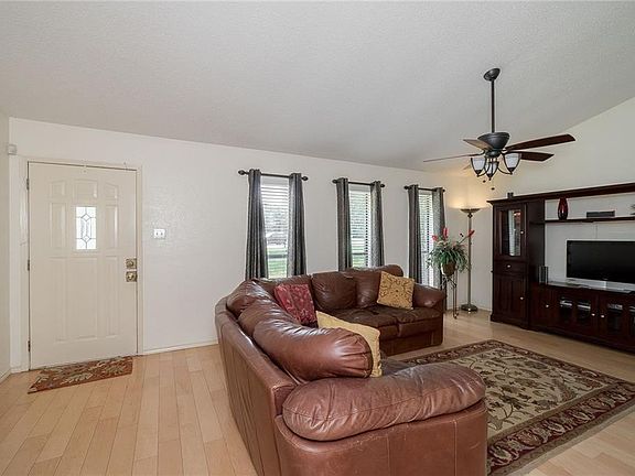 4th image of 2933 Big Ben Ln