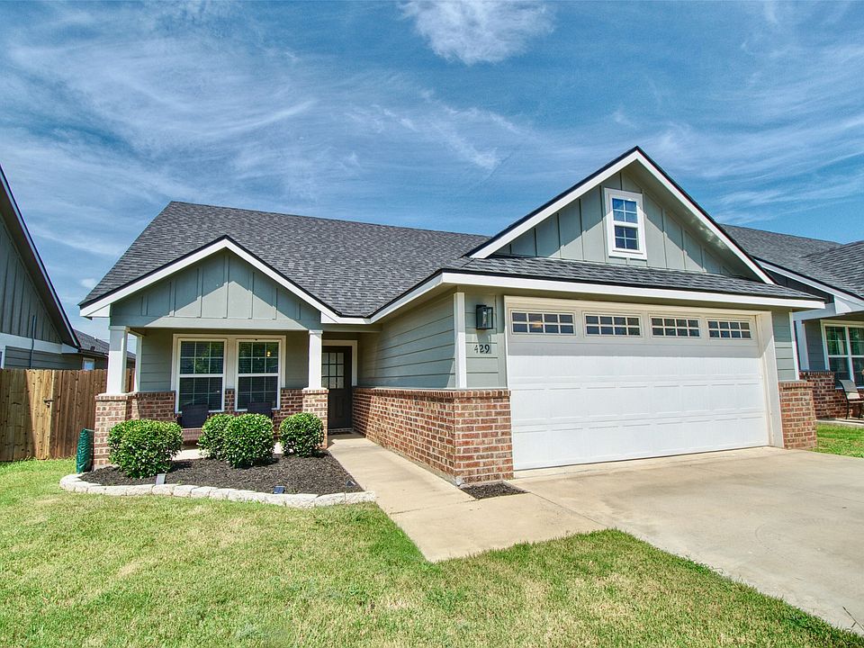 1st image of 429 Travis Dr