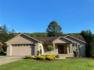 528 Bennington Pl, Hopwood, PA