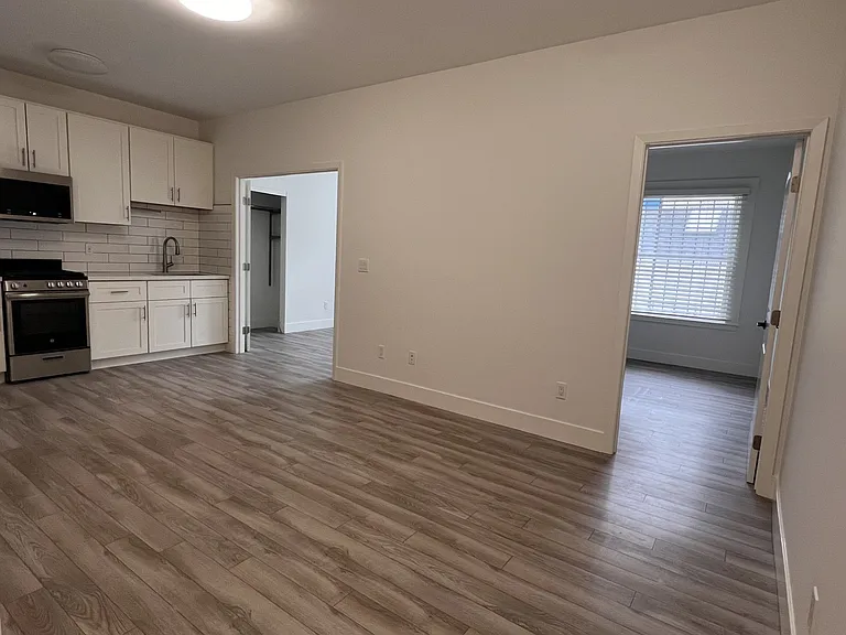 2280 Pine St #204 — Photo 2