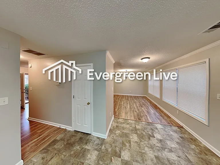 7134 Ravenwood Ln — Photo 6