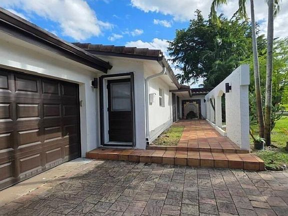 3rd image of 690 NW 68TH Avenue