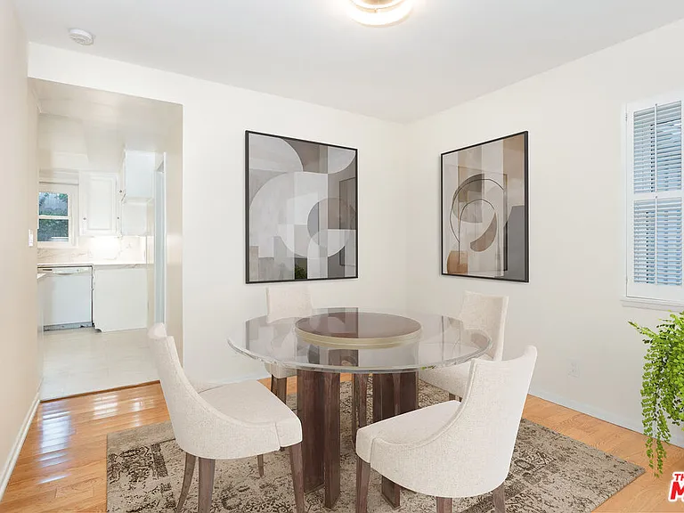 2536 Roscomare Rd — Photo 7