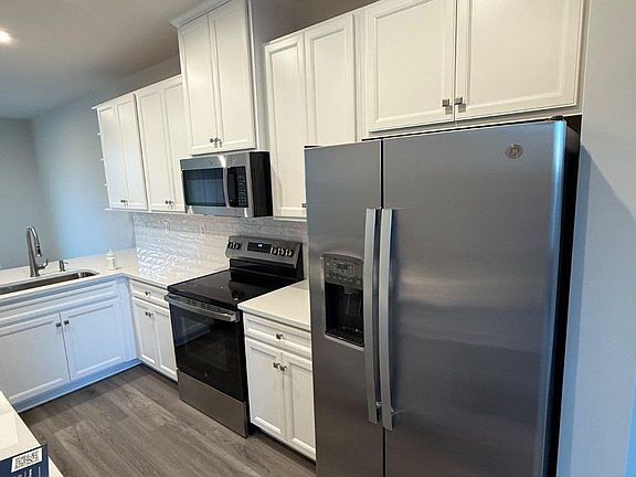 3rd image of 2935 Maisel St #4