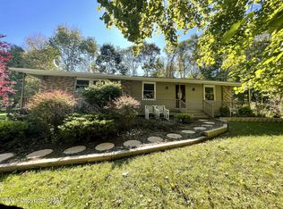 711 White Oaks Manor Dr, East Stroudsburg, PA 18301