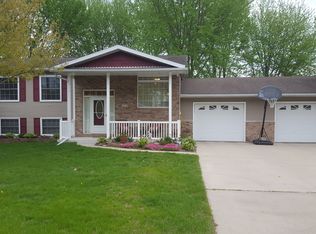 113 Kayle Dr, Manchester, IA 52057