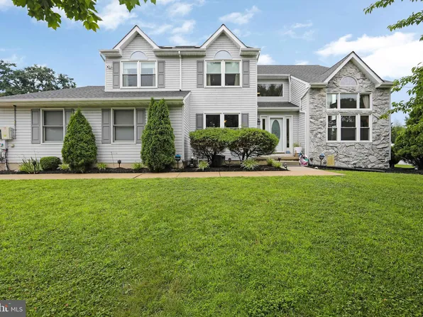 1304 Dawn Ct, Mullica Hill, NJ 08062
