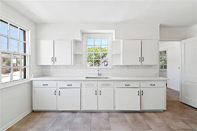 8537 S Claiborne Ave — Photo 6