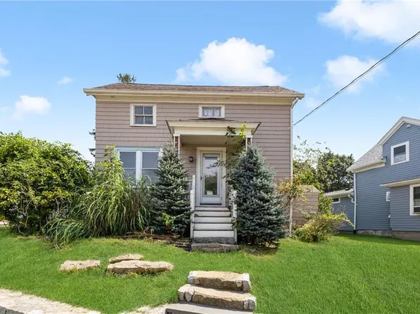 824 Main Rd, Tiverton, RI 02878