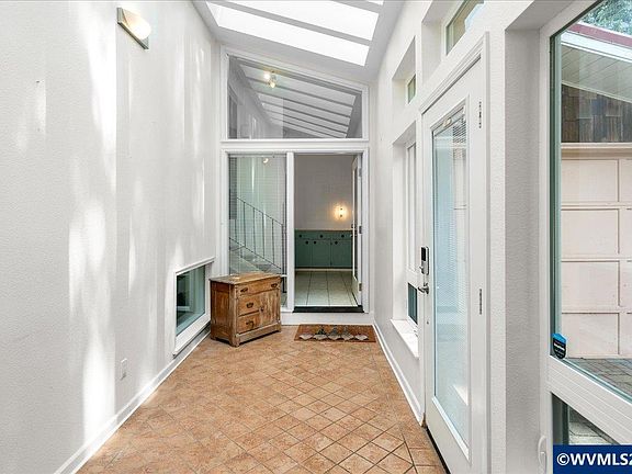 5th image of 235 Kevin Way SE