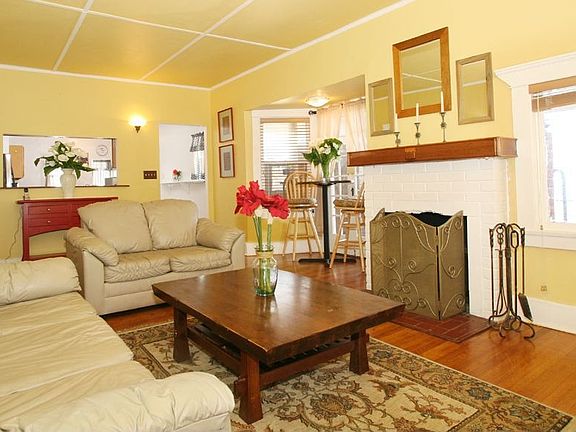Living Room with fireplace