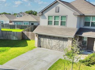8 Riverwood Circle Ct, Angleton, TX 77515