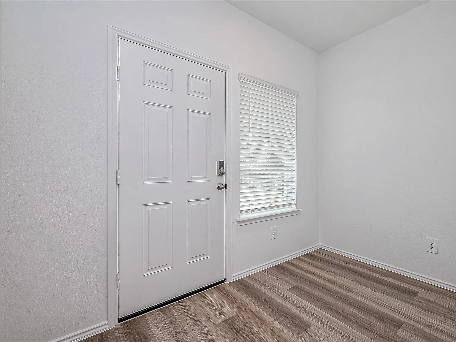 4 bed, 2.5 bath, 2182 sqft, $2,250 — Photo 2