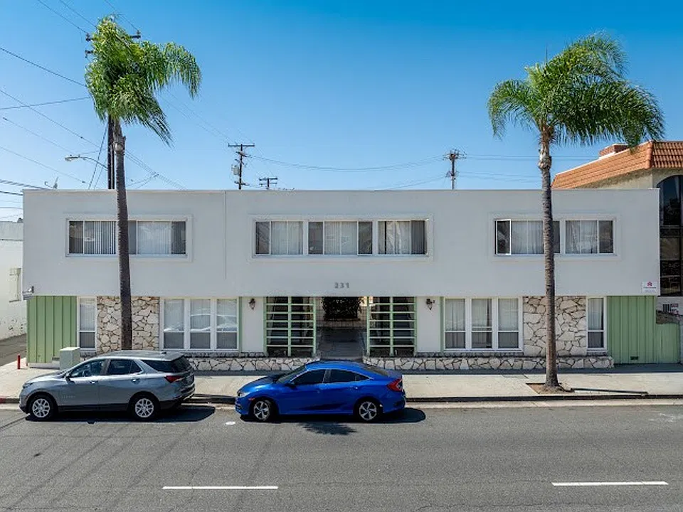 231 Redondo Ave