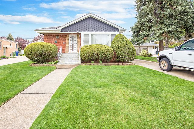 1st image of 5227 W Oakdale Dr