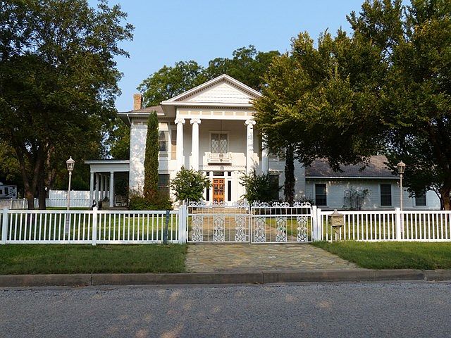 1st image of 1208 S Pine St