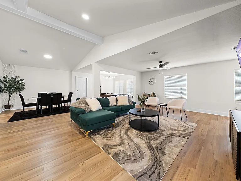 16502 Fox Knl — Photo 1