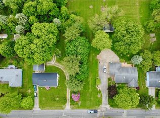 Garden St, Burton, OH 44021