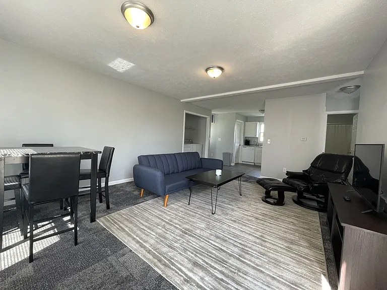 312 Stone Dr #D — Photo 2